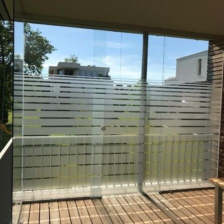 Fenster mit Sichtschutzstreifen