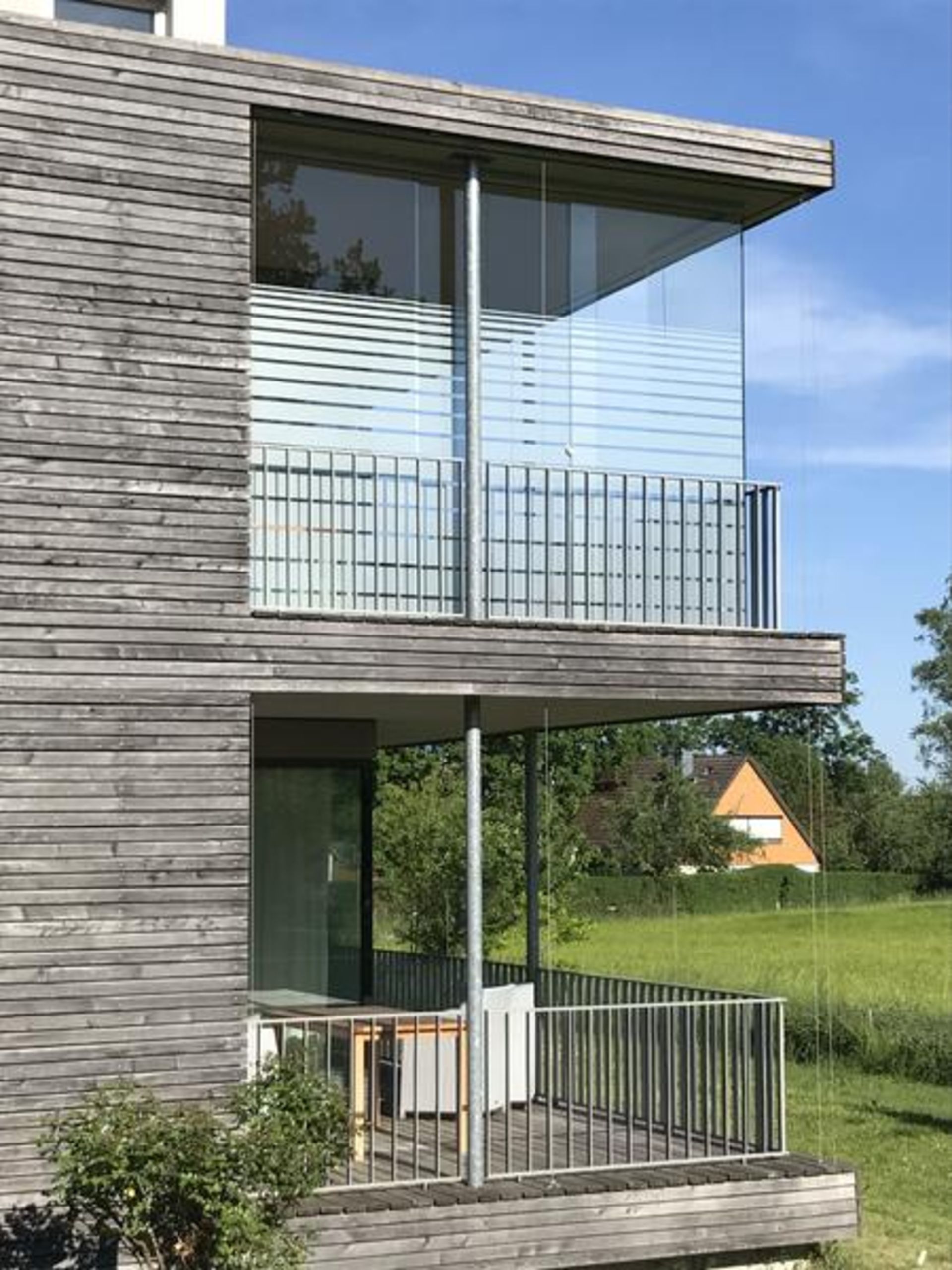 Fenster mit Sichtschutzstreifen